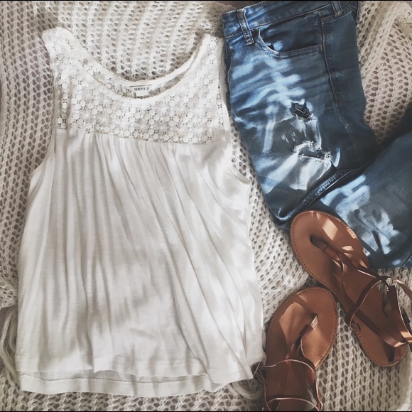 Forever 21 Tops - Forever 21 Floral Crochet Trimmed Top